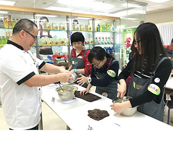 与香港青年协会合作，于南顺烹饪学院为青年义工举办烘焙工作坊。义工人士接受训练后，于二零一六年五月底进行烘焙曲奇饼乾并送赠予香港8区共640个低收入家庭。